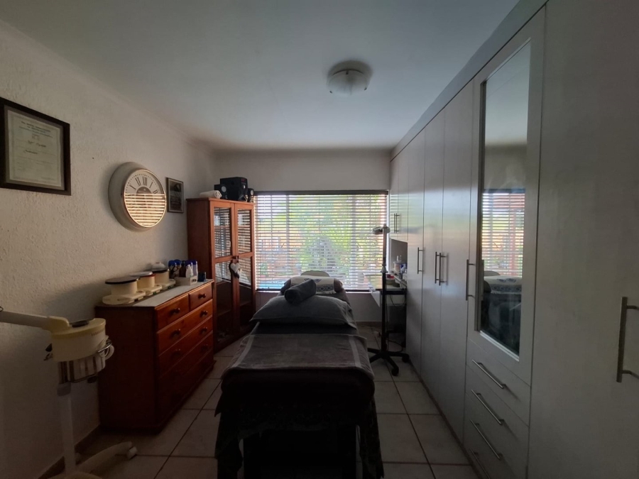 3 Bedroom Property for Sale in Safari Gardens North West